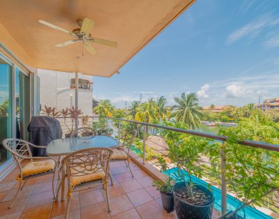 Marina View – Spacious open plan with elevator!